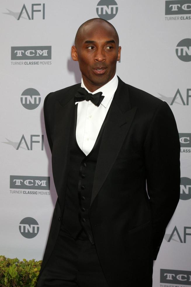 los angeles, jun 9 - kobe bryant bij het amerikaanse filminstituut 44th life achievement award gala eerbetoon aan john williams in het dolby theater op 9 juni 2016 in los angeles, ca foto