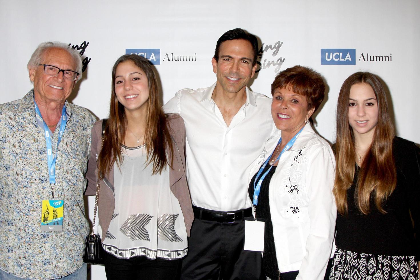 los angeles, 16 mei - dr bill dorfman op de ucla s spring sing 2014 in pauley pavilion ucla op 16 mei 2014 in westwood, ca foto