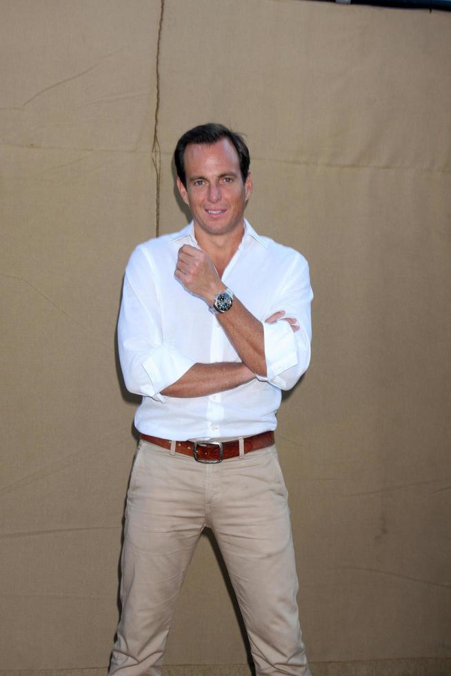 los angeles, 29 juli - will arnett arriveert op het cbs tca zomerfeest van 2013 op de privélocatie op 29 juli 2013 in beverly hills, ca. foto