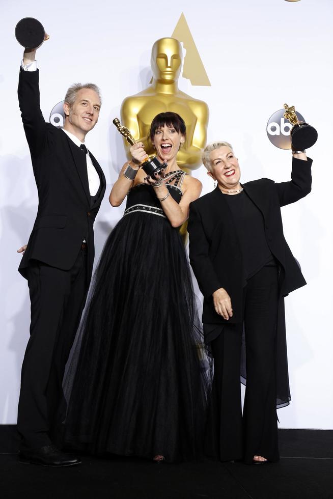 los angeles, 28 februari - lesley vanderwalt, elka wardega, damian martin bij de 88e jaarlijkse academy awards, perskamer in het dolby theater op 28 februari 2016 in los angeles, ca foto