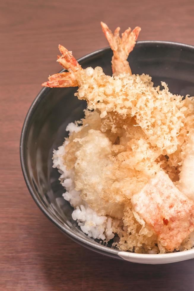 tempura met rijst in een kom, Japans eten foto