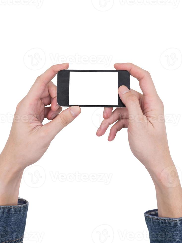 mannelijke handen met een mobiele telefoon met een leeg wit scherm op een witte achtergrond. foto