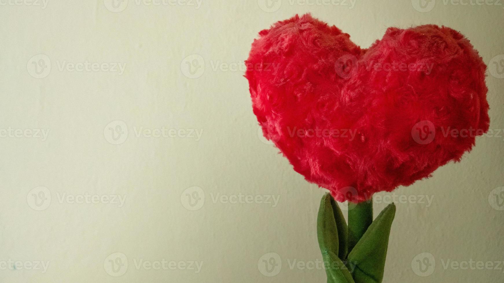 het rode hart op een witte achtergrond voor valentijn dag inhoud. foto