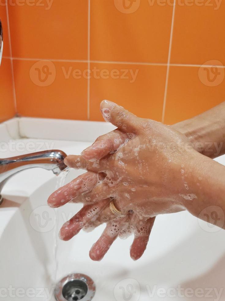 hoe de handwas schoon te maken? foto