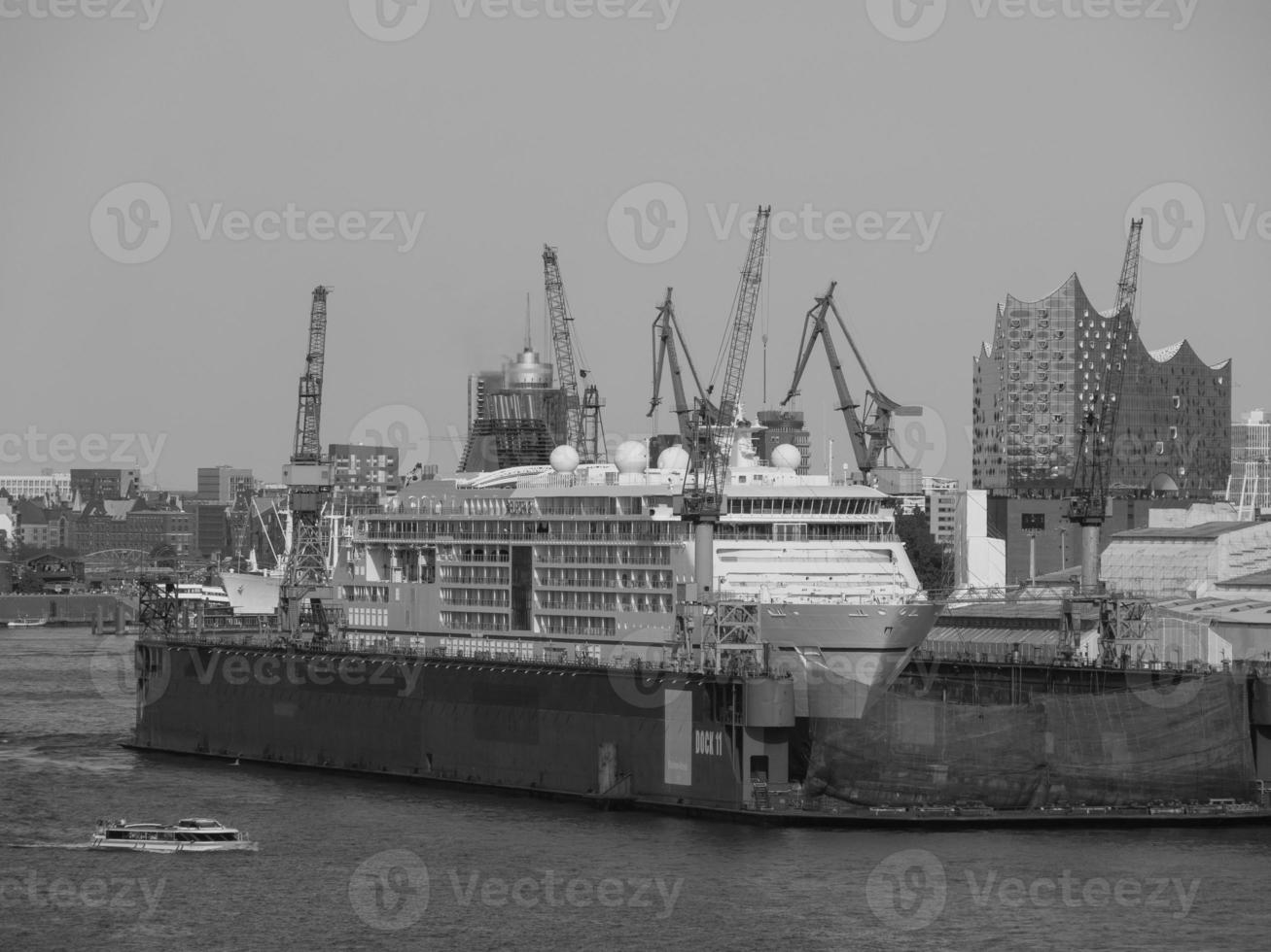 hamburg aan de rivier de elbe in duitsland foto