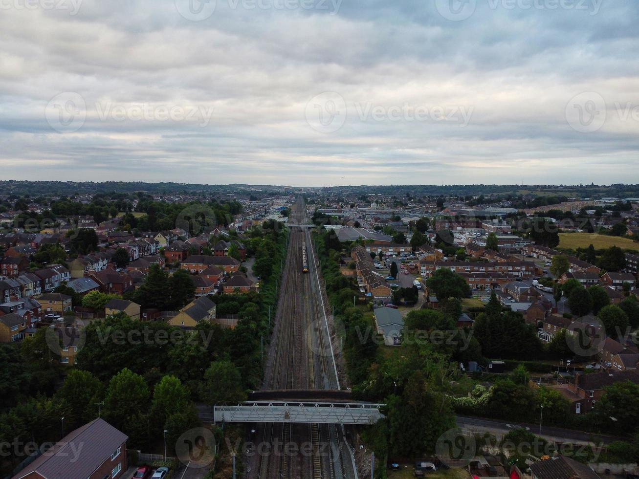 hoge hoek luchtfoto van treinsporen op leagrave luton treinstation van engeland uk foto