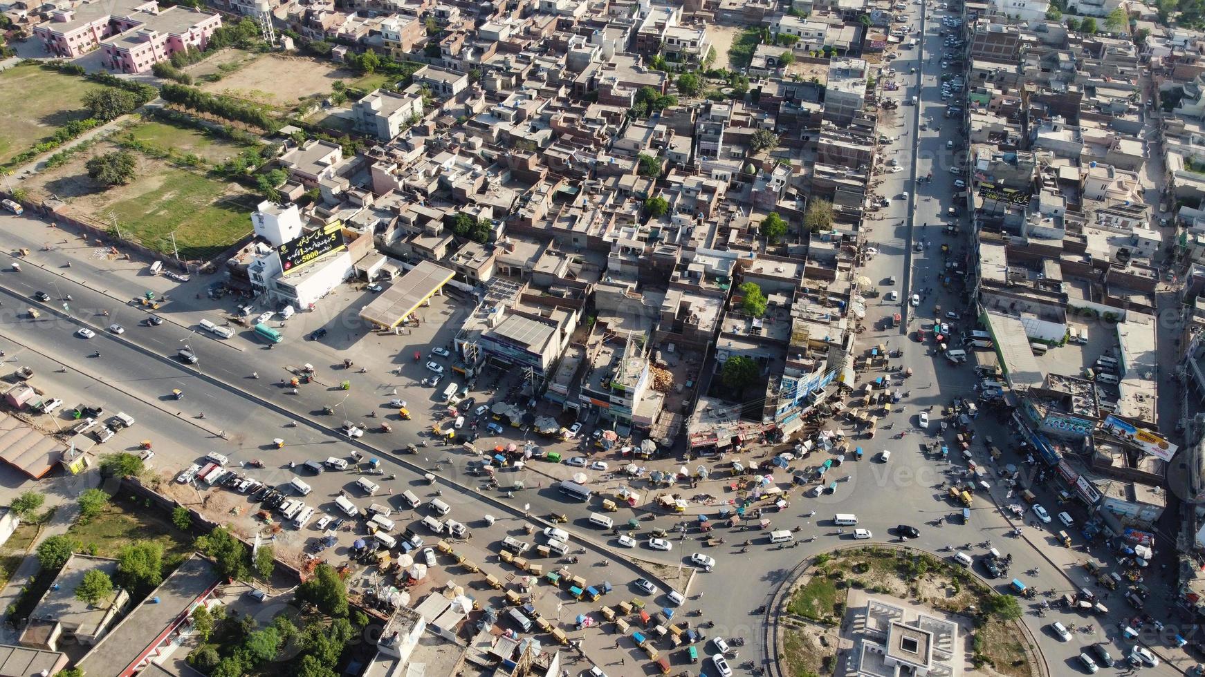 hoge hoek luchtfoto van sheikhupura stad punjab pakistan, drone's beelden. sheikhupura, ook bekend als qila sheikhupura, is een stad in de Pakistaanse provincie Punjab. foto