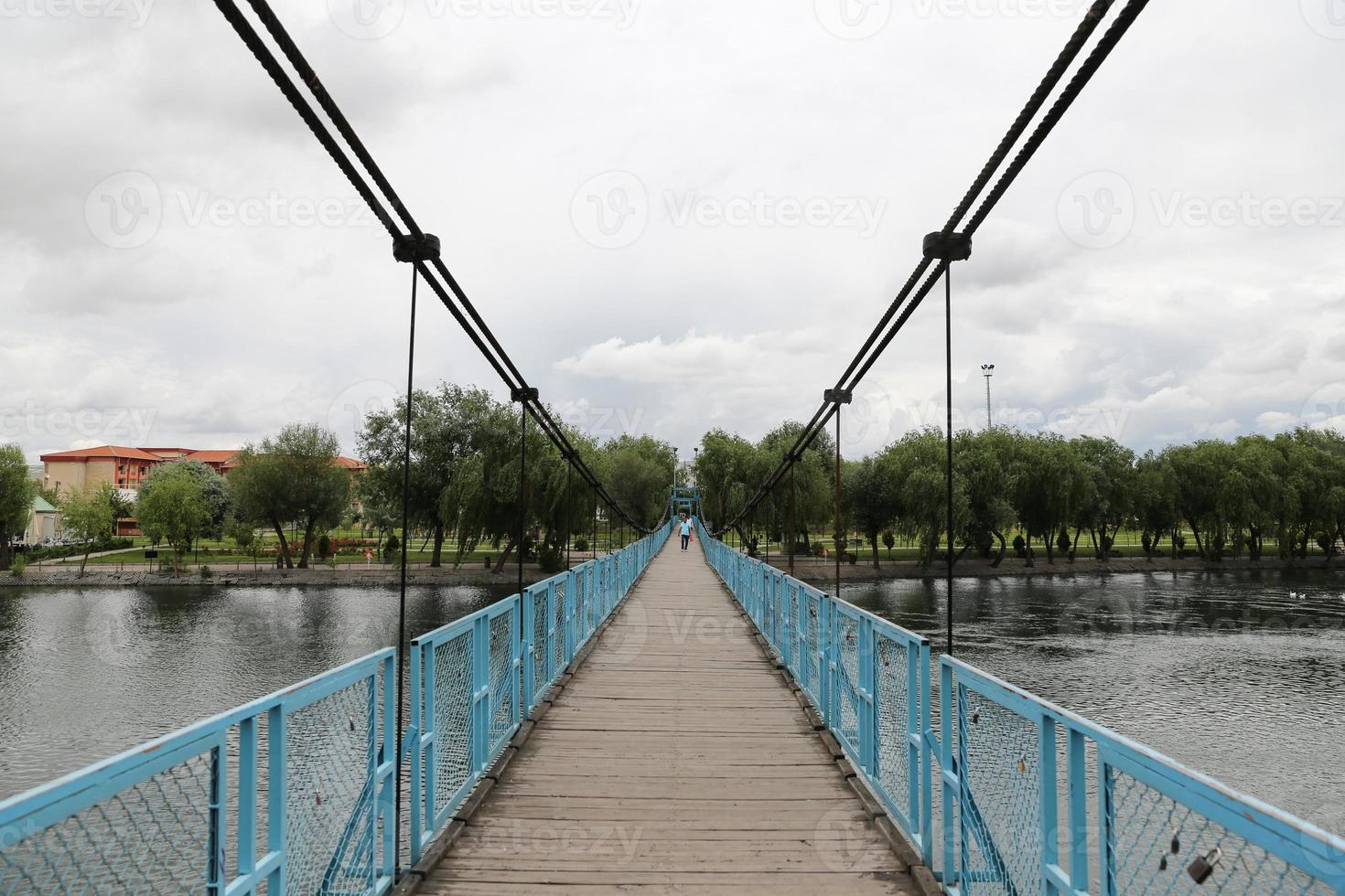 avanos-brug over kizilirmak, avanos-stad, turkije foto