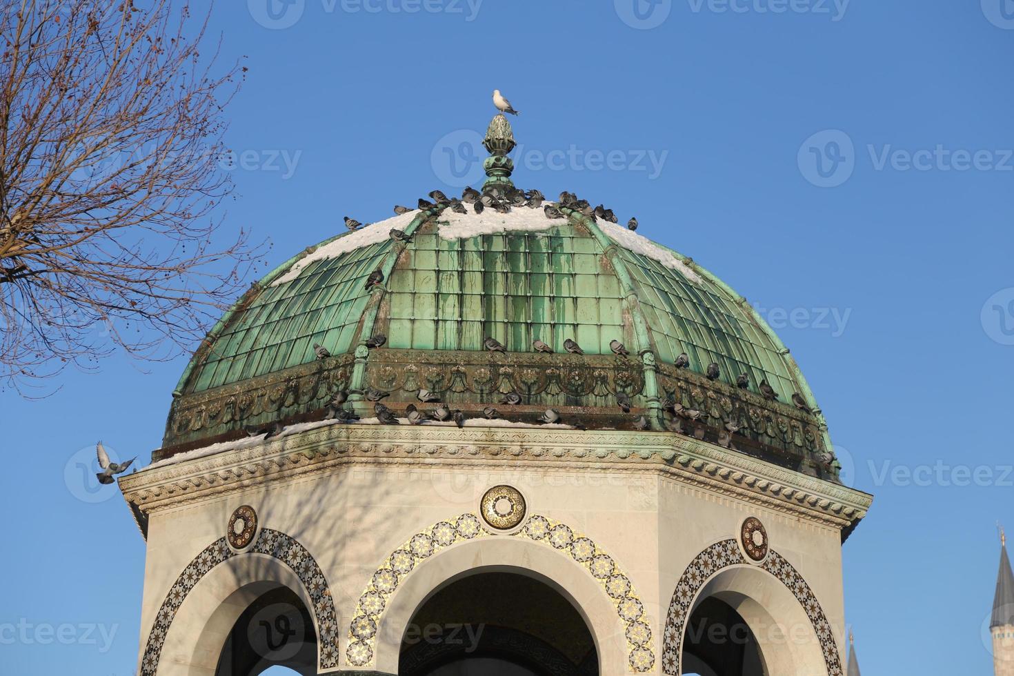 Duitse fontein op het Sultanahmet-plein, Istanbul, Turkije foto