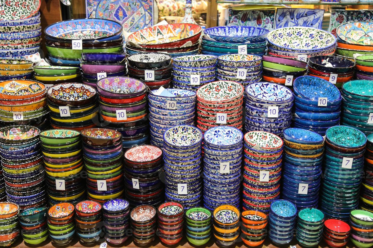 Turkse keramiek in de grote bazaar foto