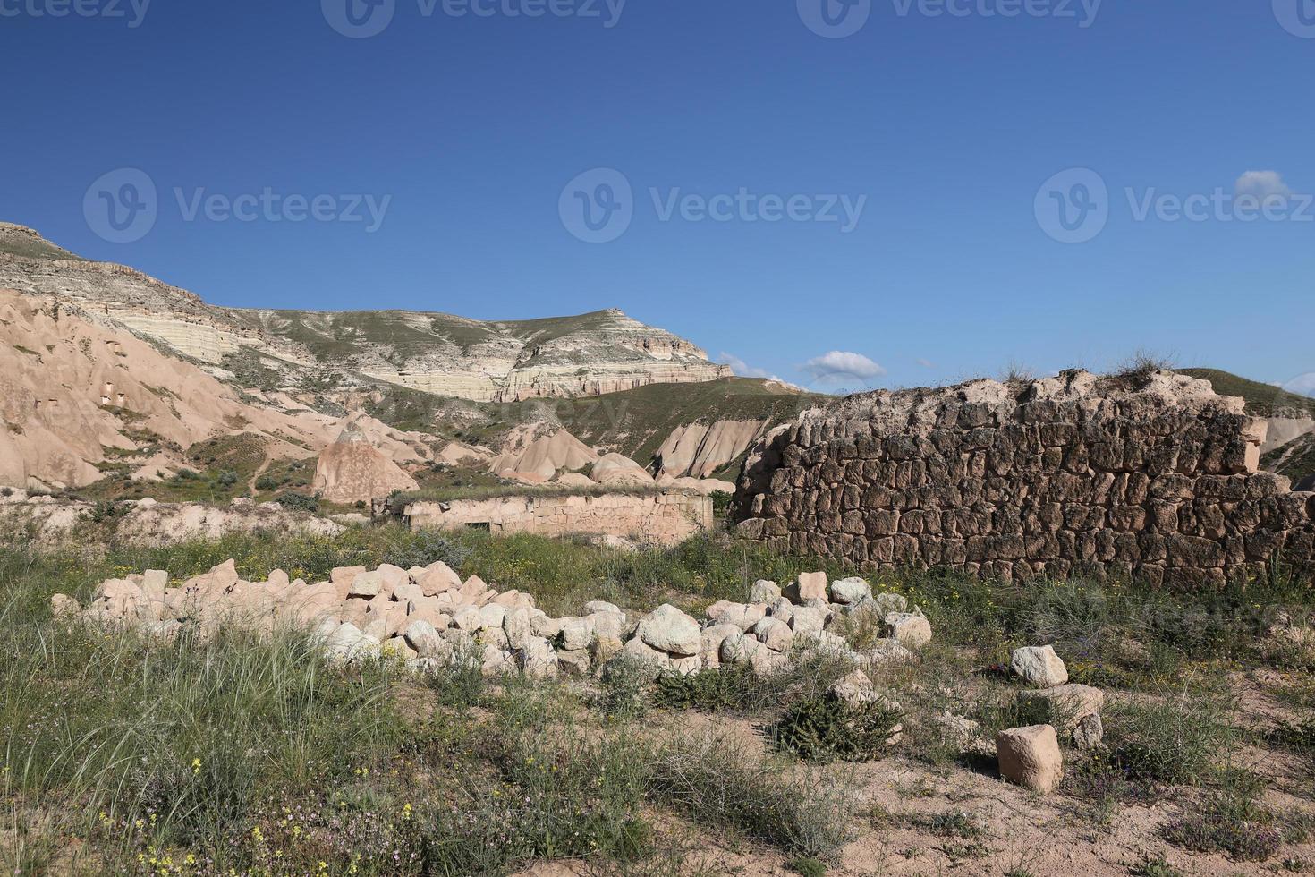 ruïnes in het dorp Cavusin, Cappadocië foto