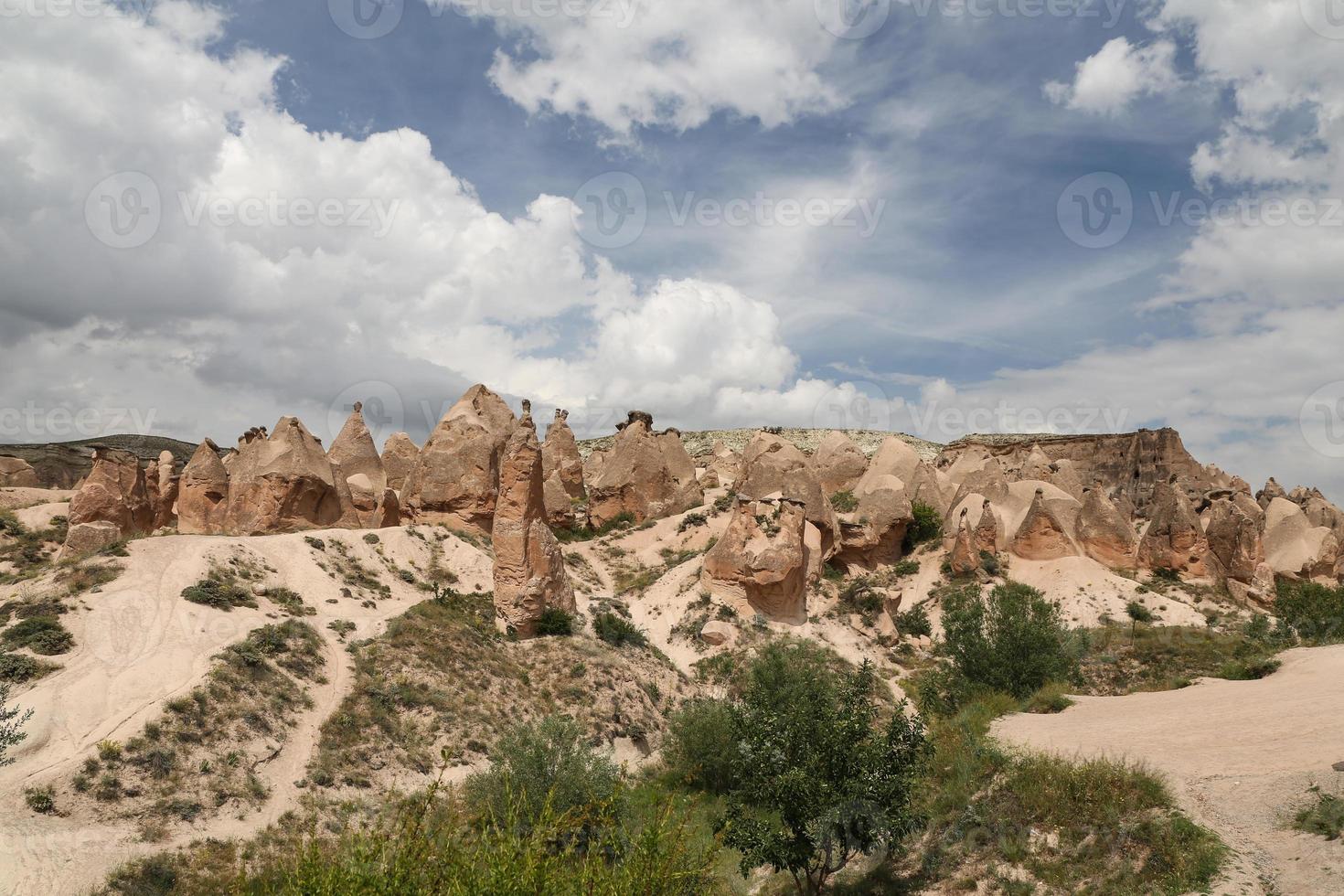 rotsformaties in devrent vallei, cappadocië foto
