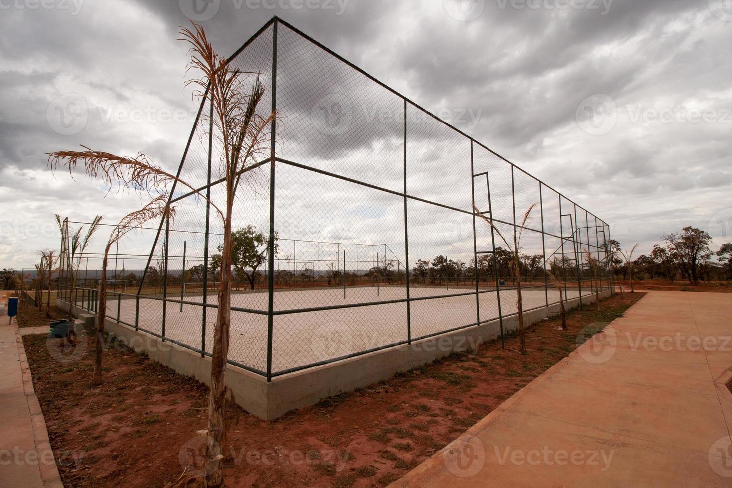 een nieuw gebouwde zandvolleybalveld in burle marx park in het noordwesten van brasilia, bekend als noroeste foto