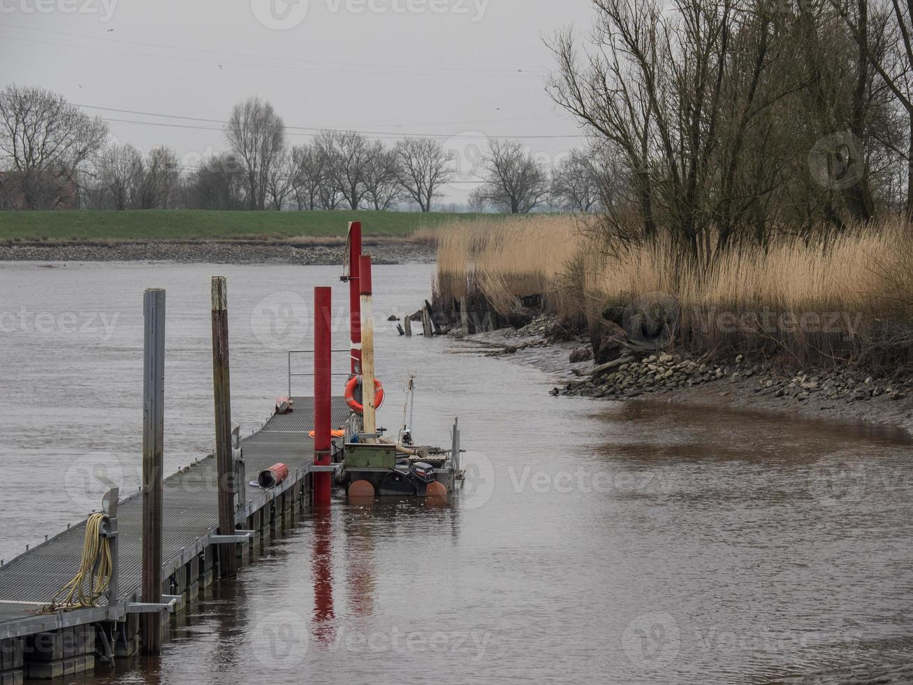 gluren bij de leda-rivier foto