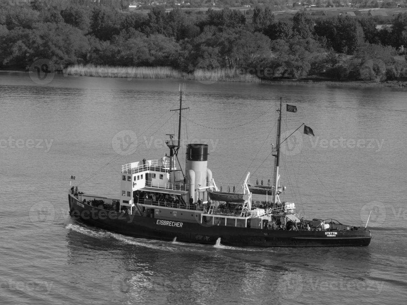 hamburg aan de rivier de elbe in duitsland foto