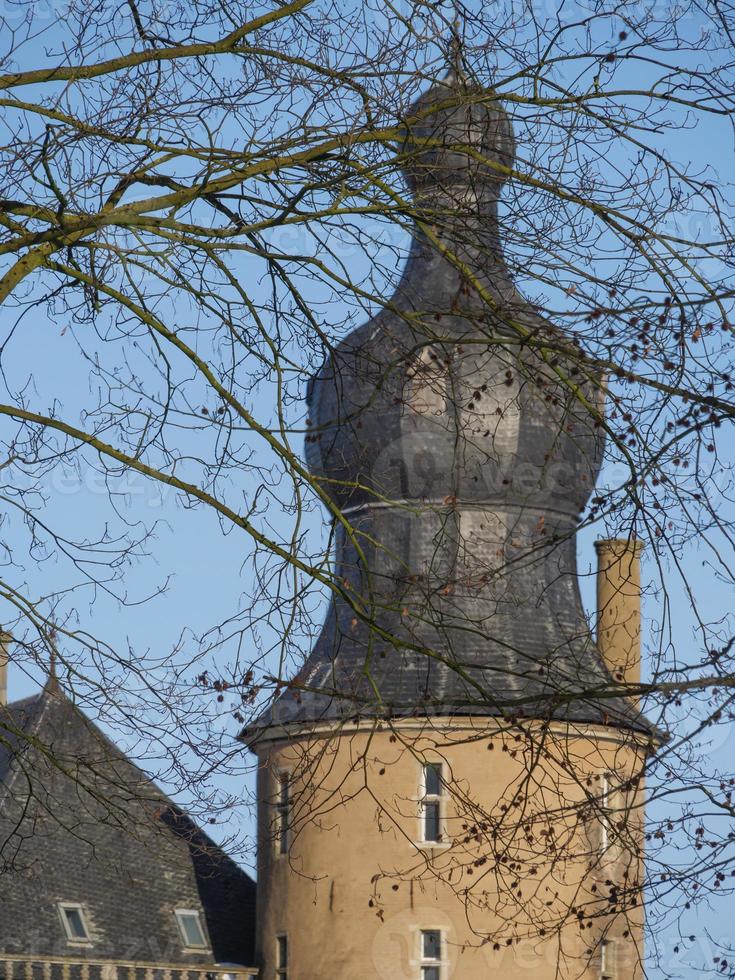 wintertijd in een kasteel in duitsland foto