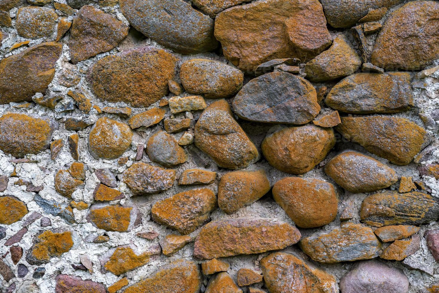 oppervlak van een oude muur van enorme stenen van een verwoest gebouw foto