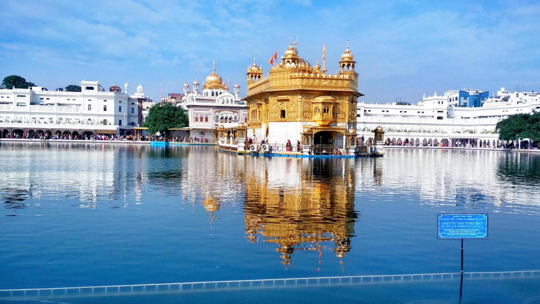 amritsar, punjab, india, 29 november 2019, dukh bhanjani beri in sri harmandir sahib, belangrijkste bedevaartsoord van het sikhisme met gouden tempel, hulst sarovar en darbar sahib foto