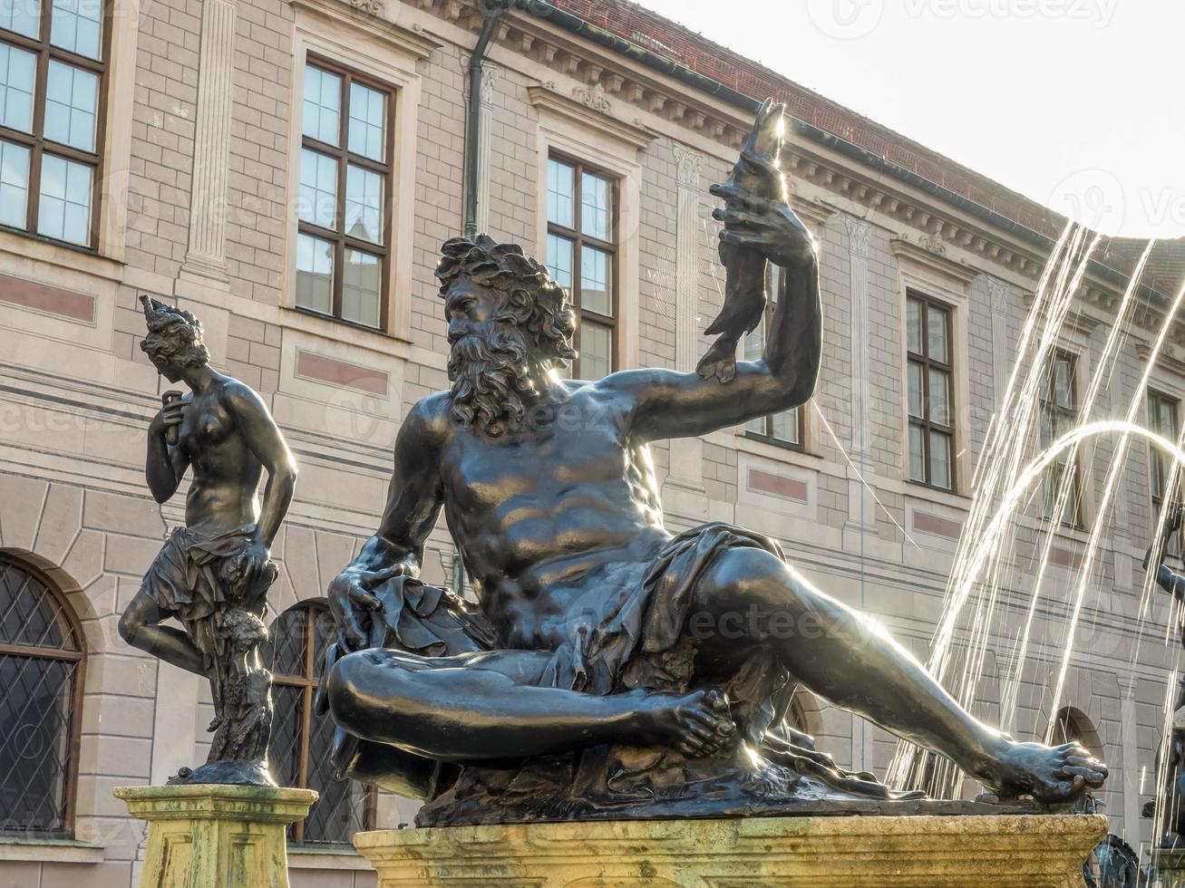 kunst sculptuur fontein in residenz münchen foto