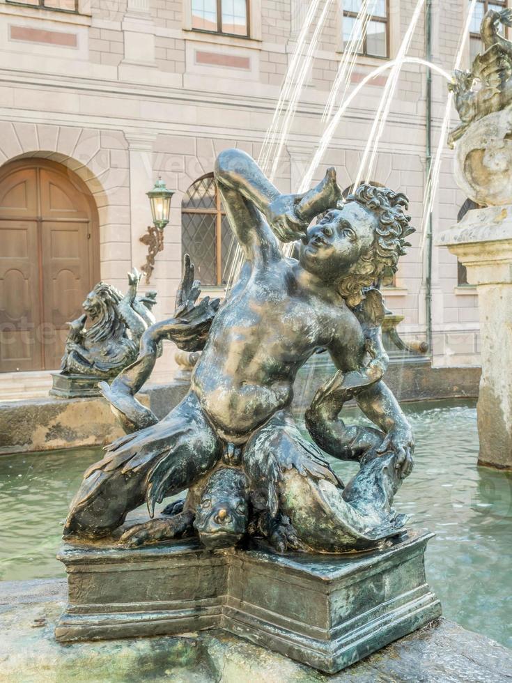 kunst sculptuur fontein in residenz münchen foto