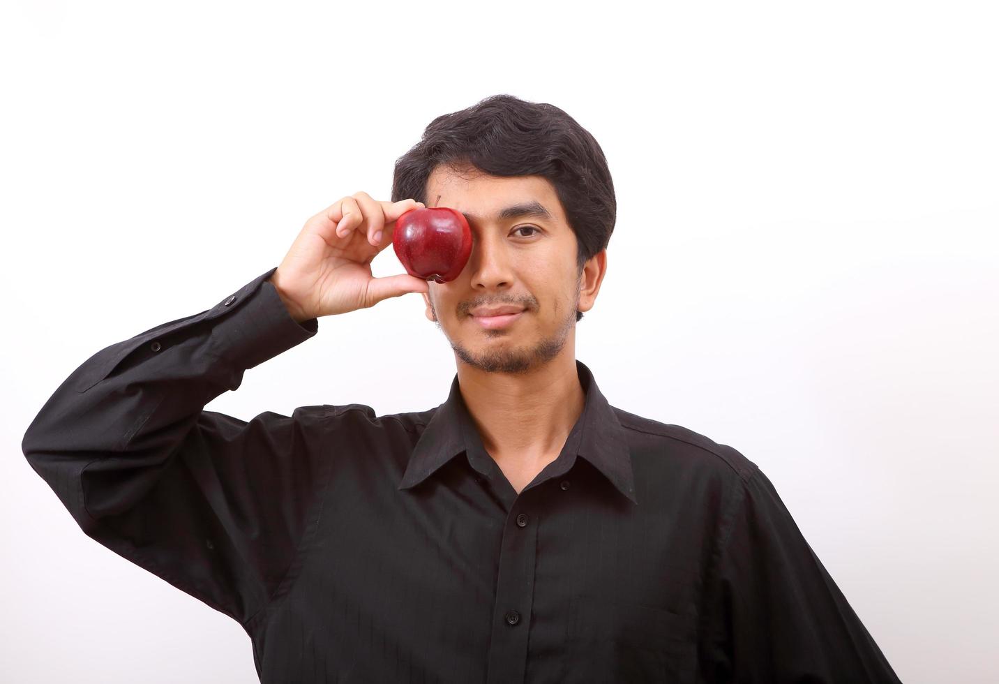 gezond leven. man met een rode appel foto