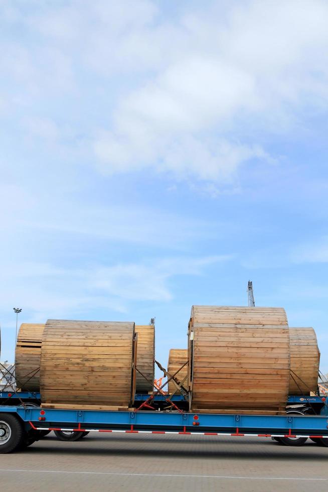 transport van metalen producten over de weg foto