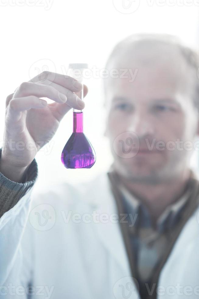 onderzoek en wetenschapsmensen in laboratorium foto