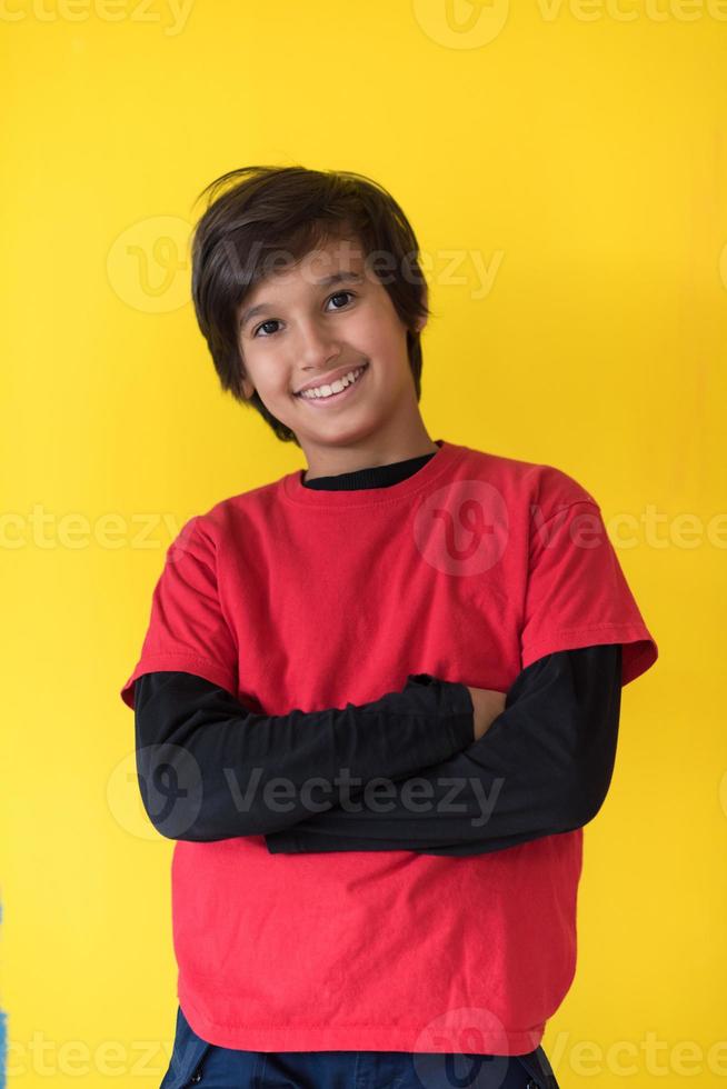 portret van een gelukkige jonge jongen foto