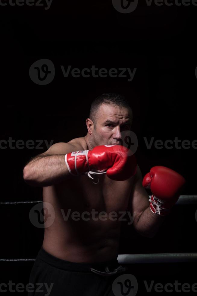 professionele kickbokser in de trainingsring foto