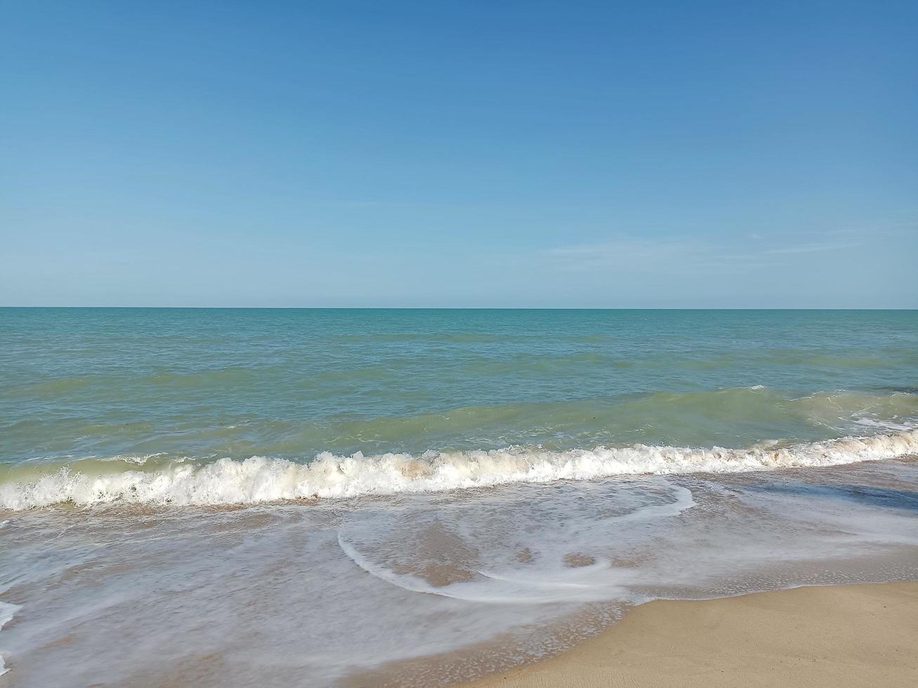 reizen vakanties zomervakantie zee kust strand landschap buiten natuur achtergrondafbeeldingen foto