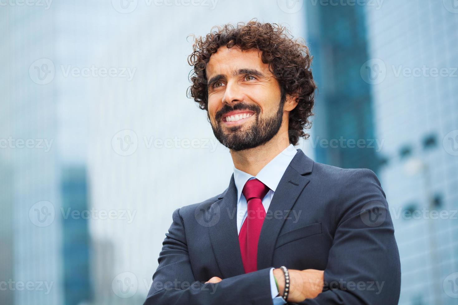 knappe lachende zakenman portret foto