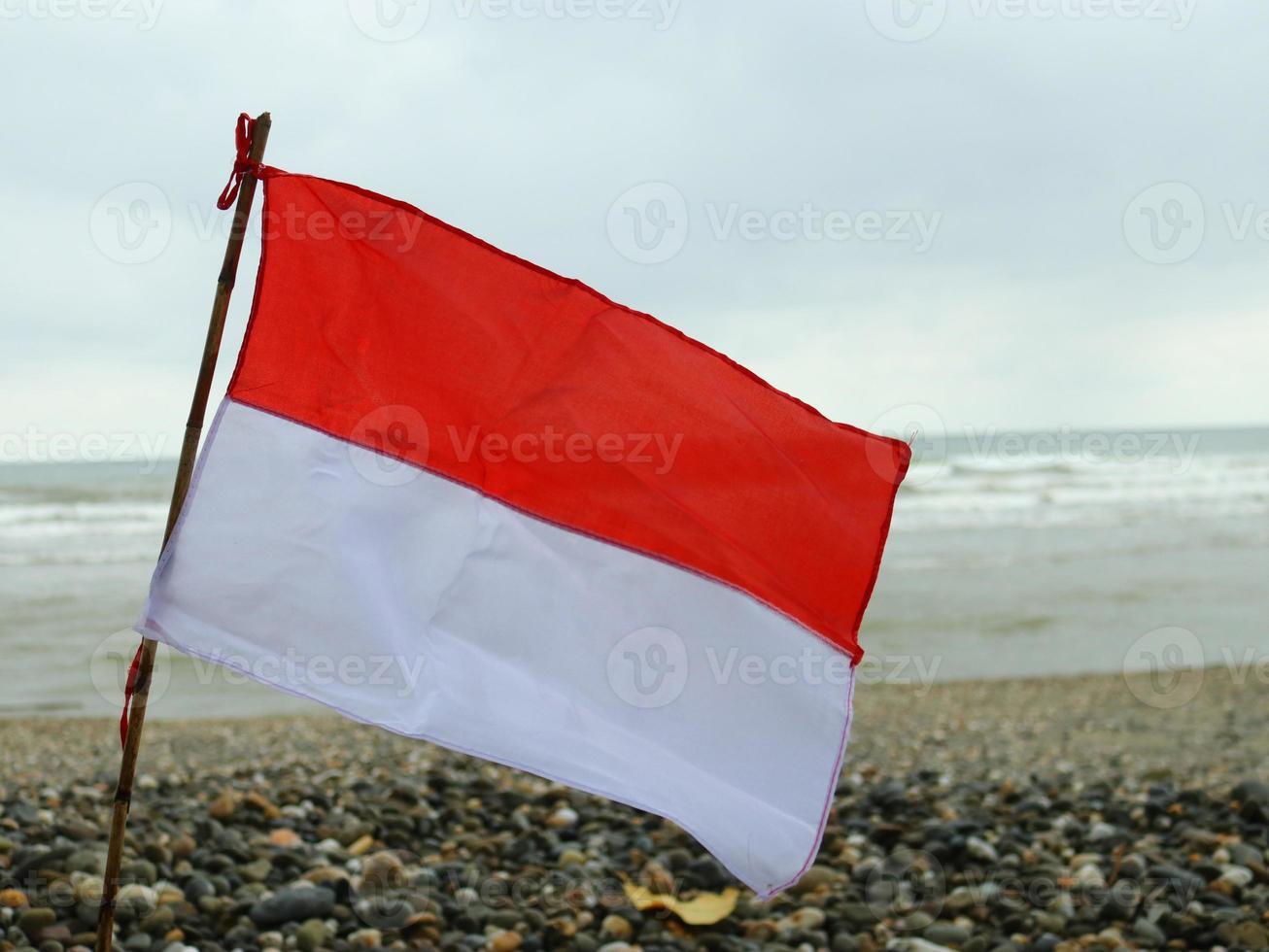 Indonesische vlag wappert foto