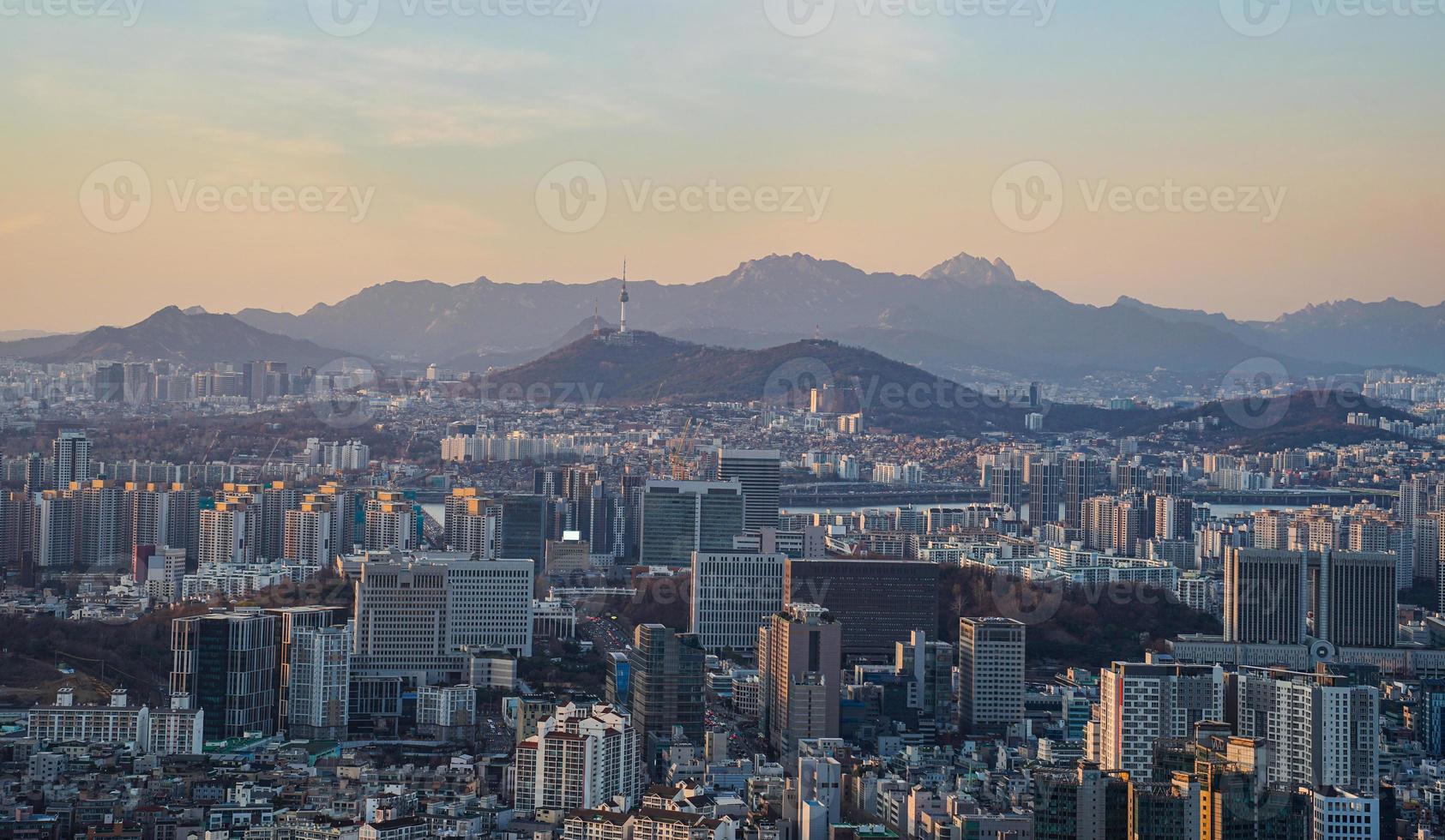 het landschap top van een berg in seoul, korea foto