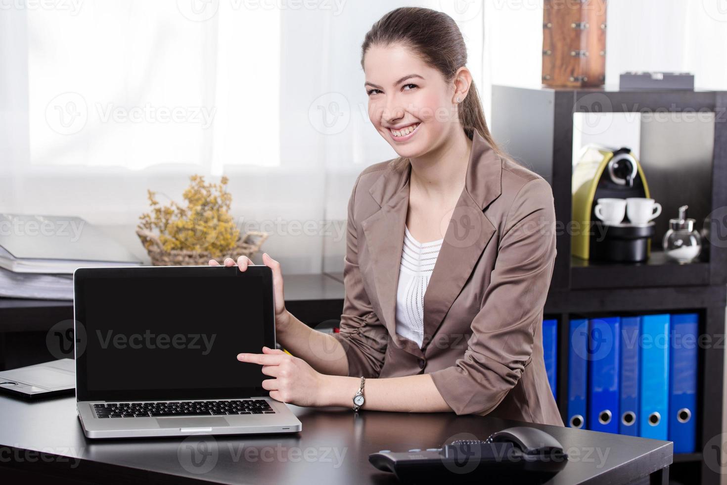 zakenvrouw met laptop foto