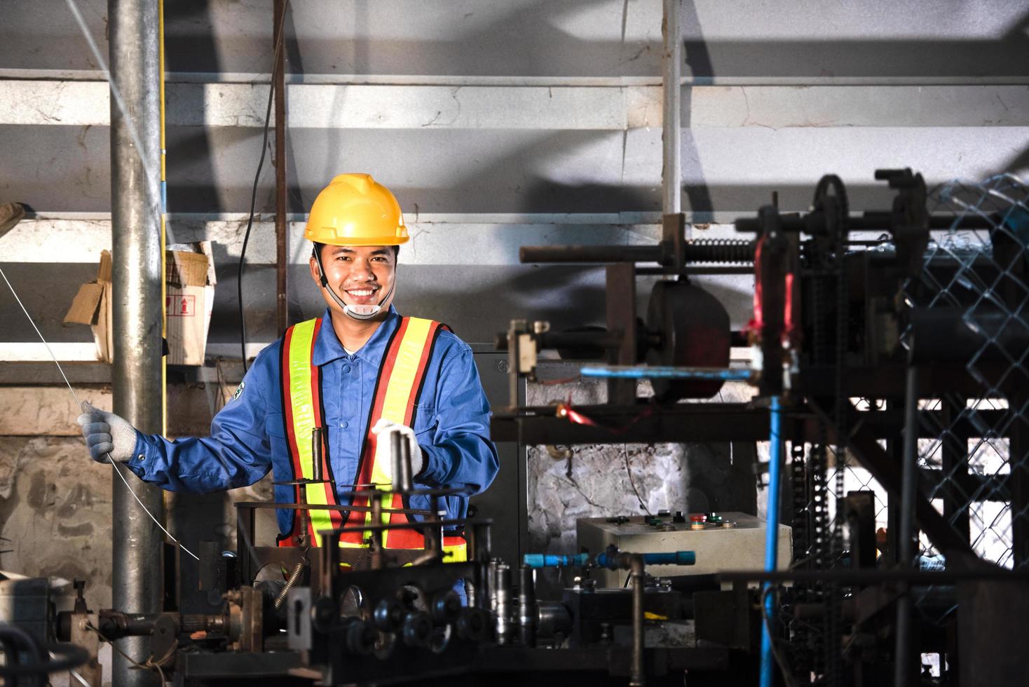 productie van oprolgaas met metalen gaasweefmachine foto