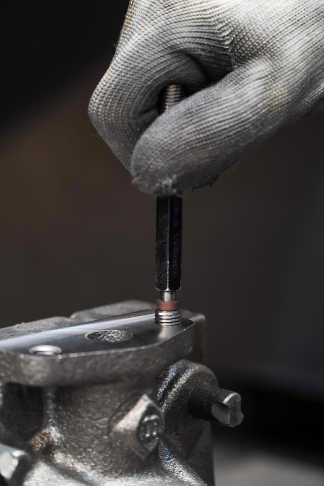 mechanische inspectie industriële draad plug gauge werkstukken, industrieel concept; foto