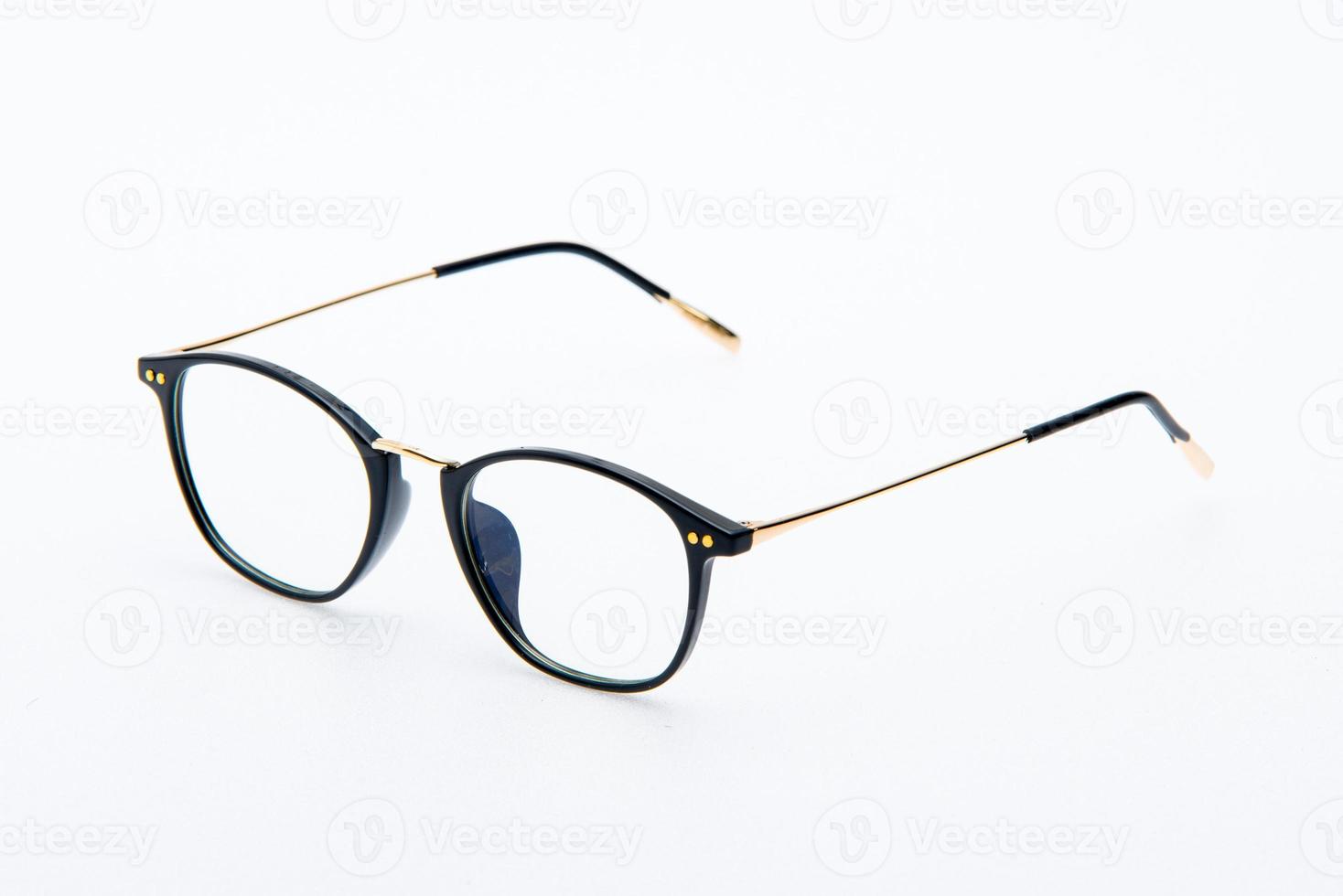 mode zonnebril zwarte frames op witte achtergrond. foto