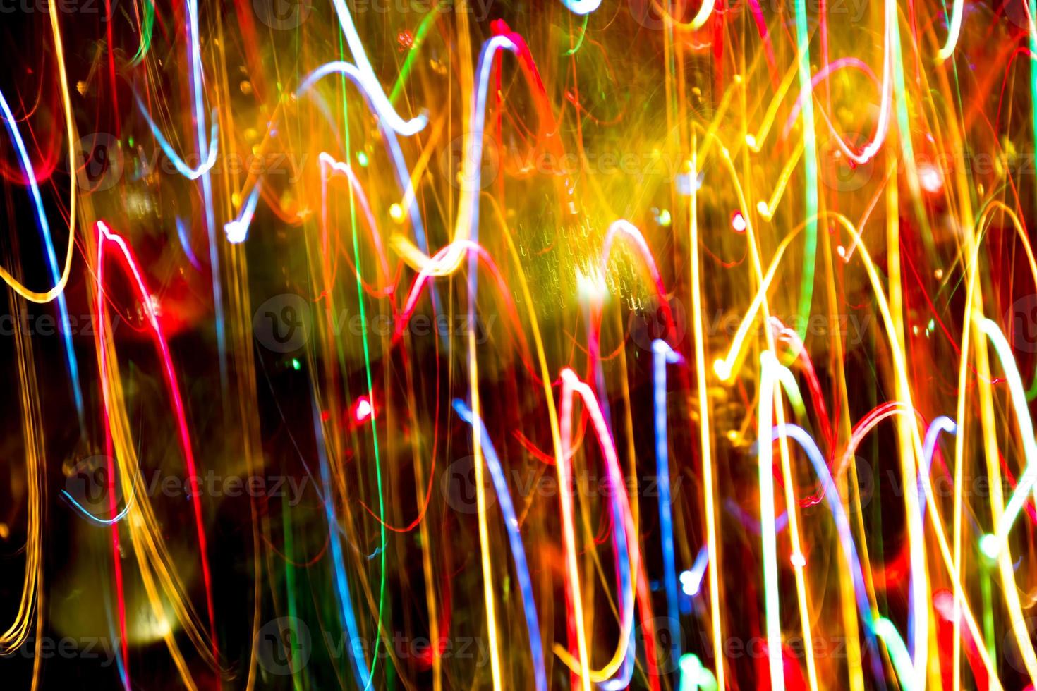 abstracte burred textuur achtergrond van kleurrijke bokeh beweging. lange blootstelling van kleine neonlichten foto