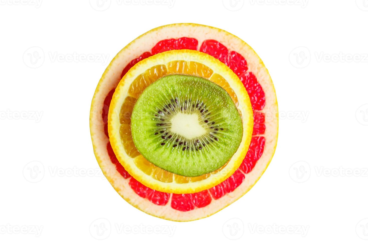 citrus slice, kiwi, sinaasappels en grapefruits op witte achtergrond. fruit achtergrond foto