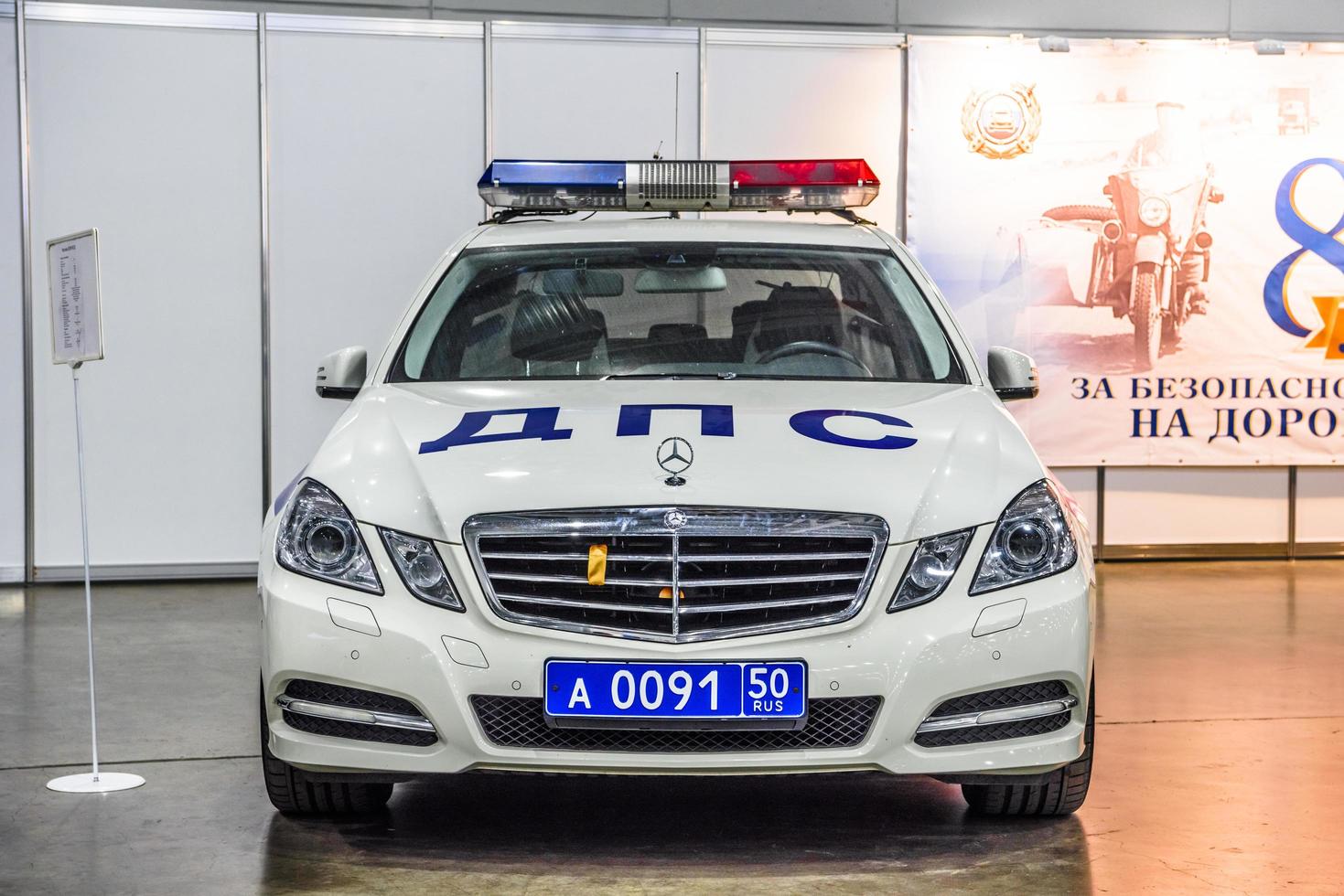 Moskou - aug 2016 mercedes-benz e-klasse w212 militie Politie gepresenteerd Bij mias Moskou Internationale auto- salon Aan augustus 20, 2016 in Moskou, Rusland foto