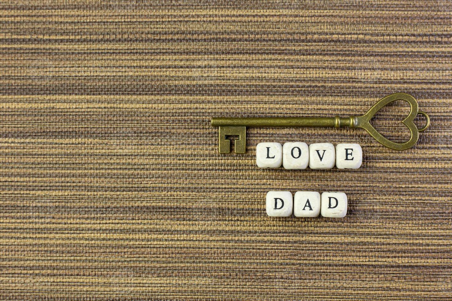 houten tekst voor vaderdag inhoud close-up afbeelding. foto