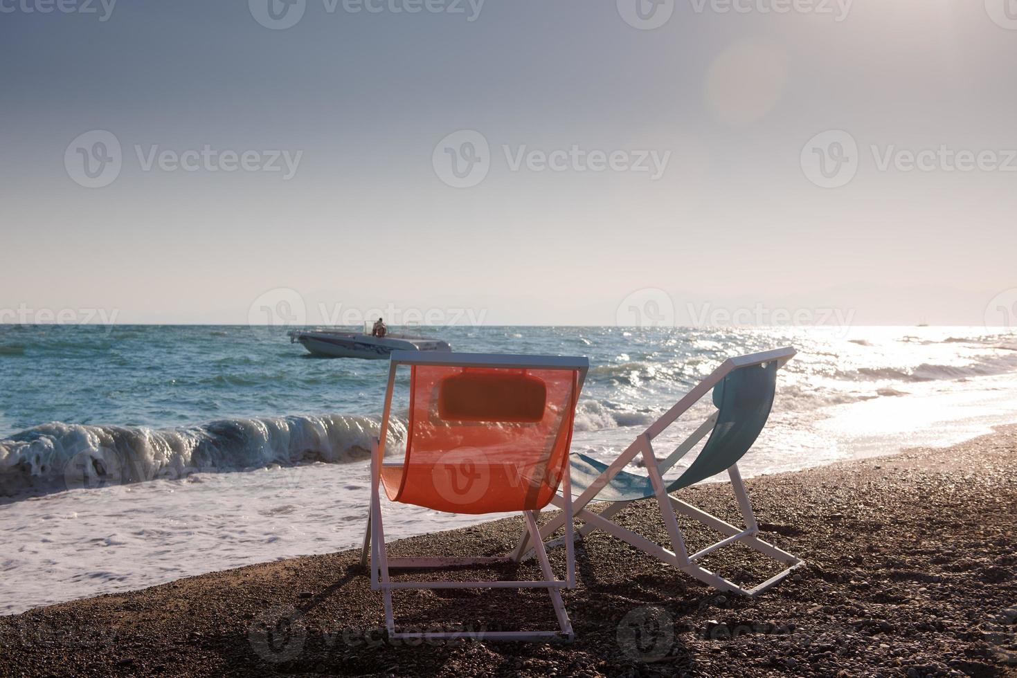 kleurrijk strand stoelen foto