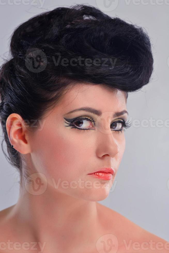 mooie vrouw met luxe make-up foto