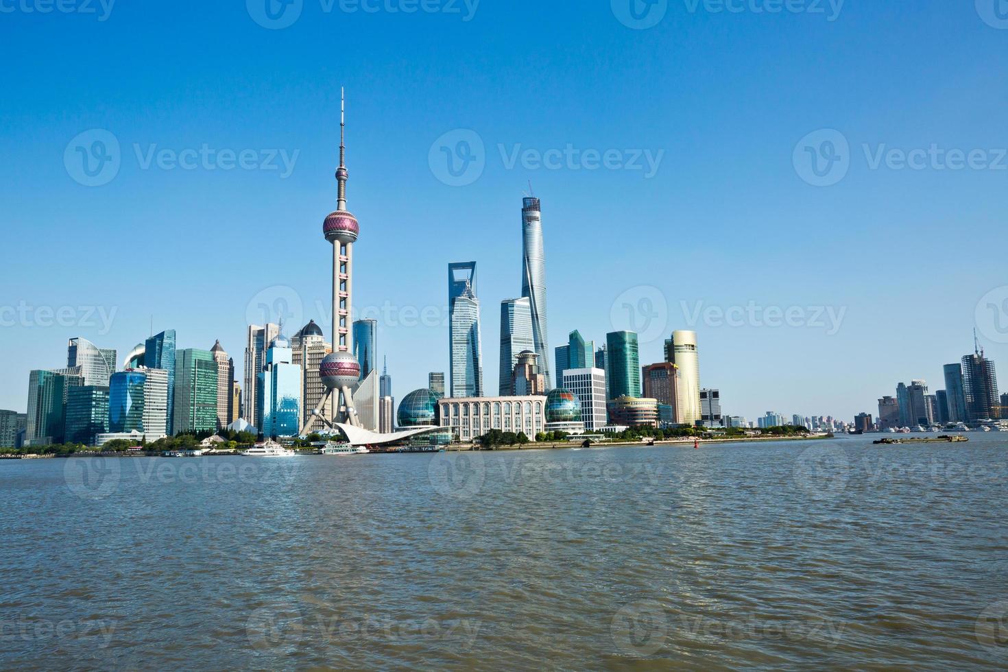 prachtige stadsgezicht van Shanghai onder de blauwe hemel foto