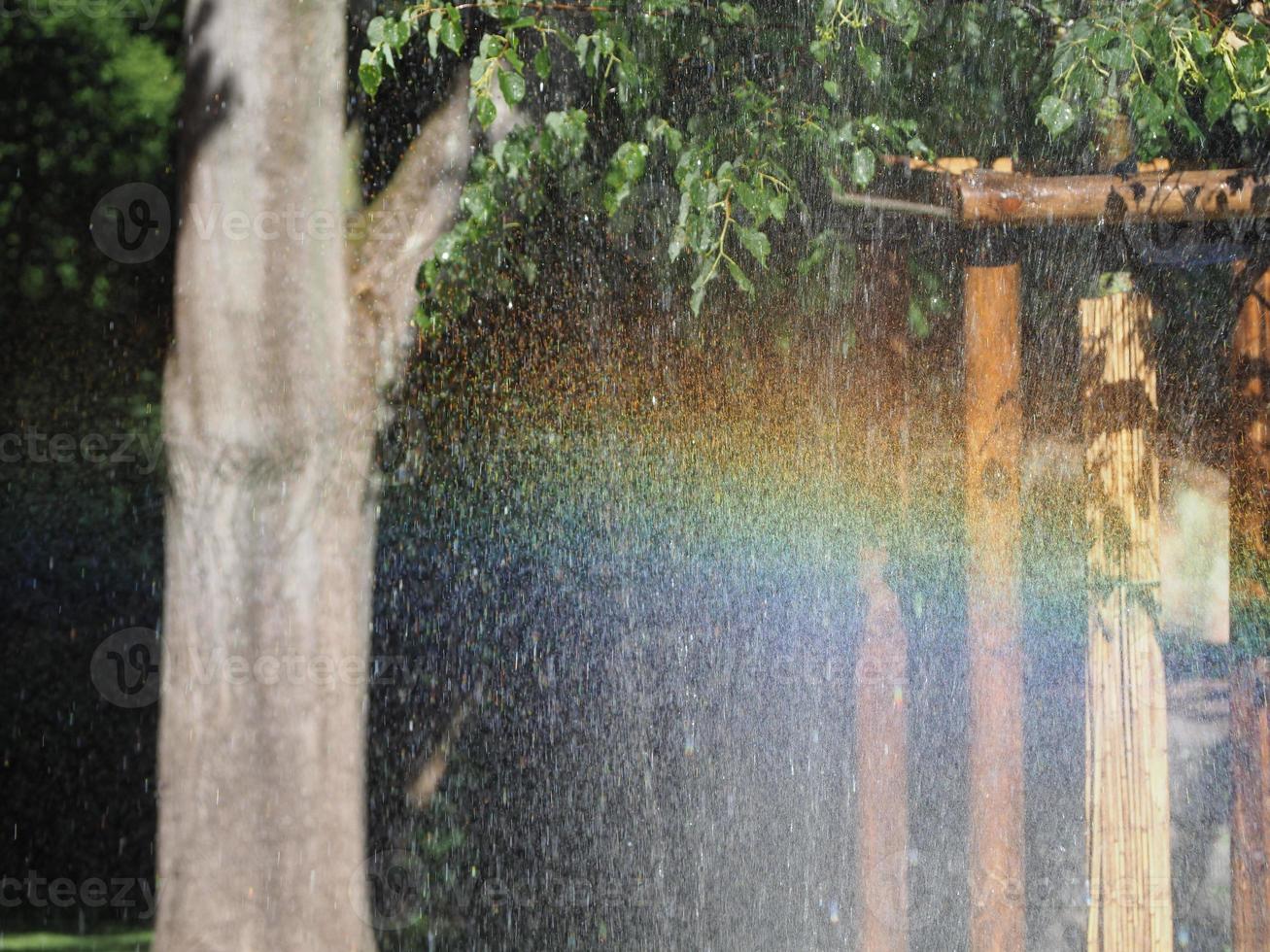 druppeltjes water door irrigatie sprinklerinrichting foto