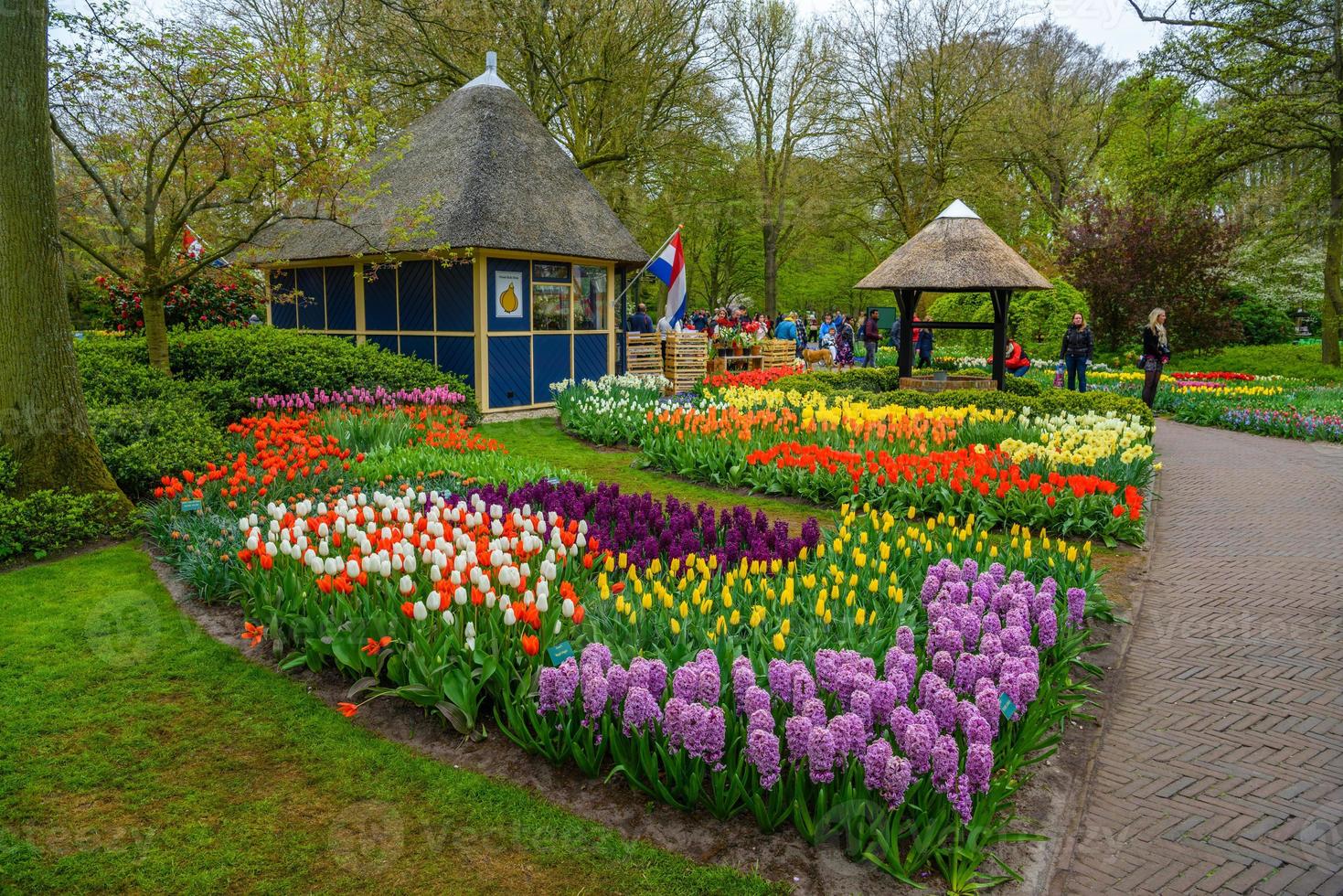 retro steen goed en tulpen in keukenhof park, lisse, Holland, Nederland foto