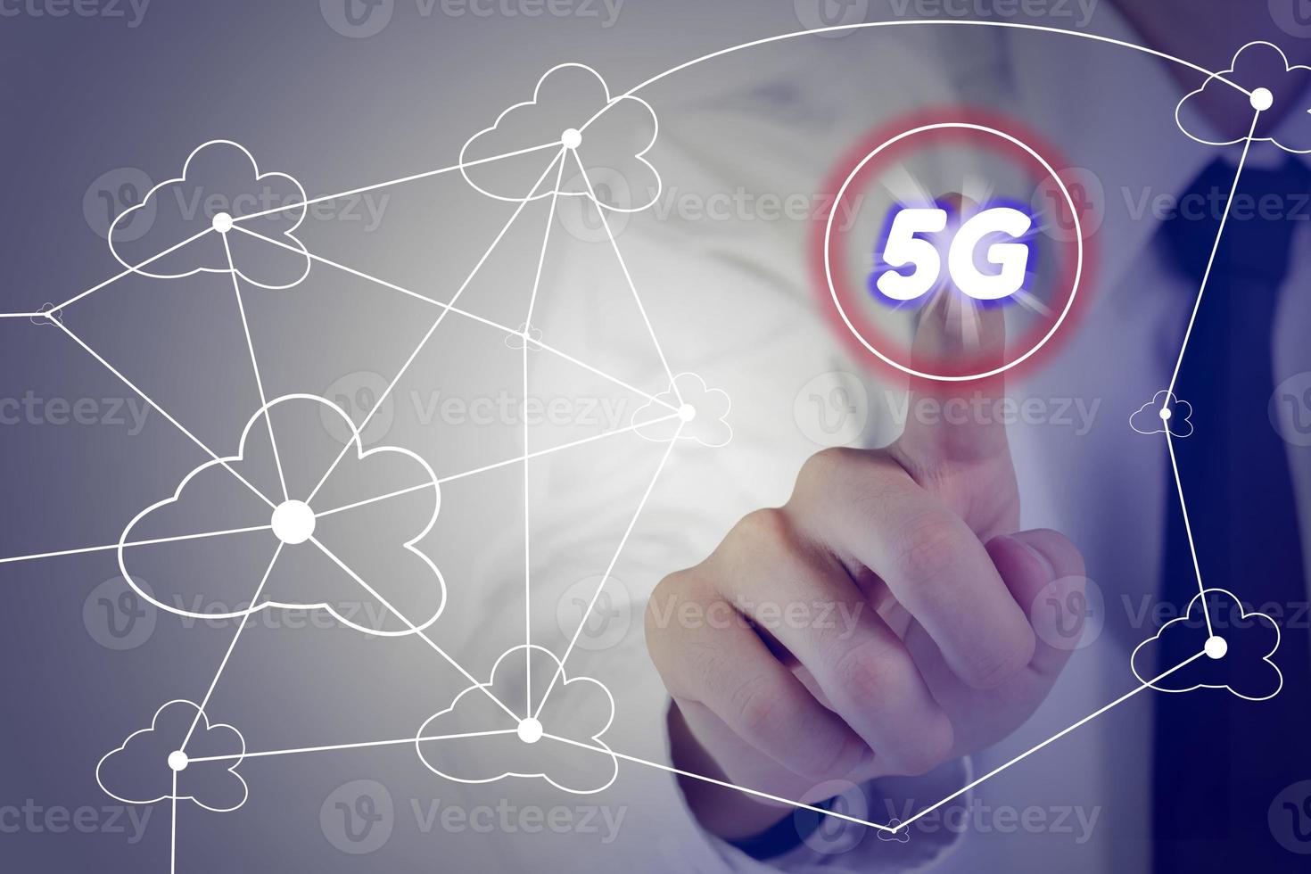 5g netwerk koppel en icoon concept, zakenman plan 5g frequentie foto