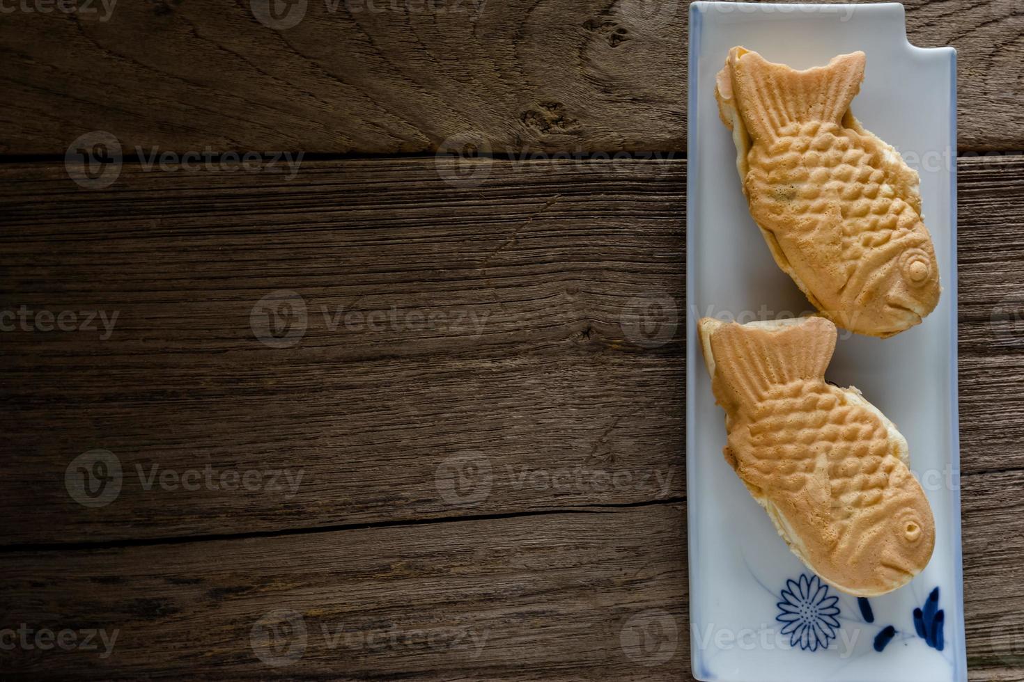 taiyaki cakes Aan hout achtergrond, japans banketbakkerij foto