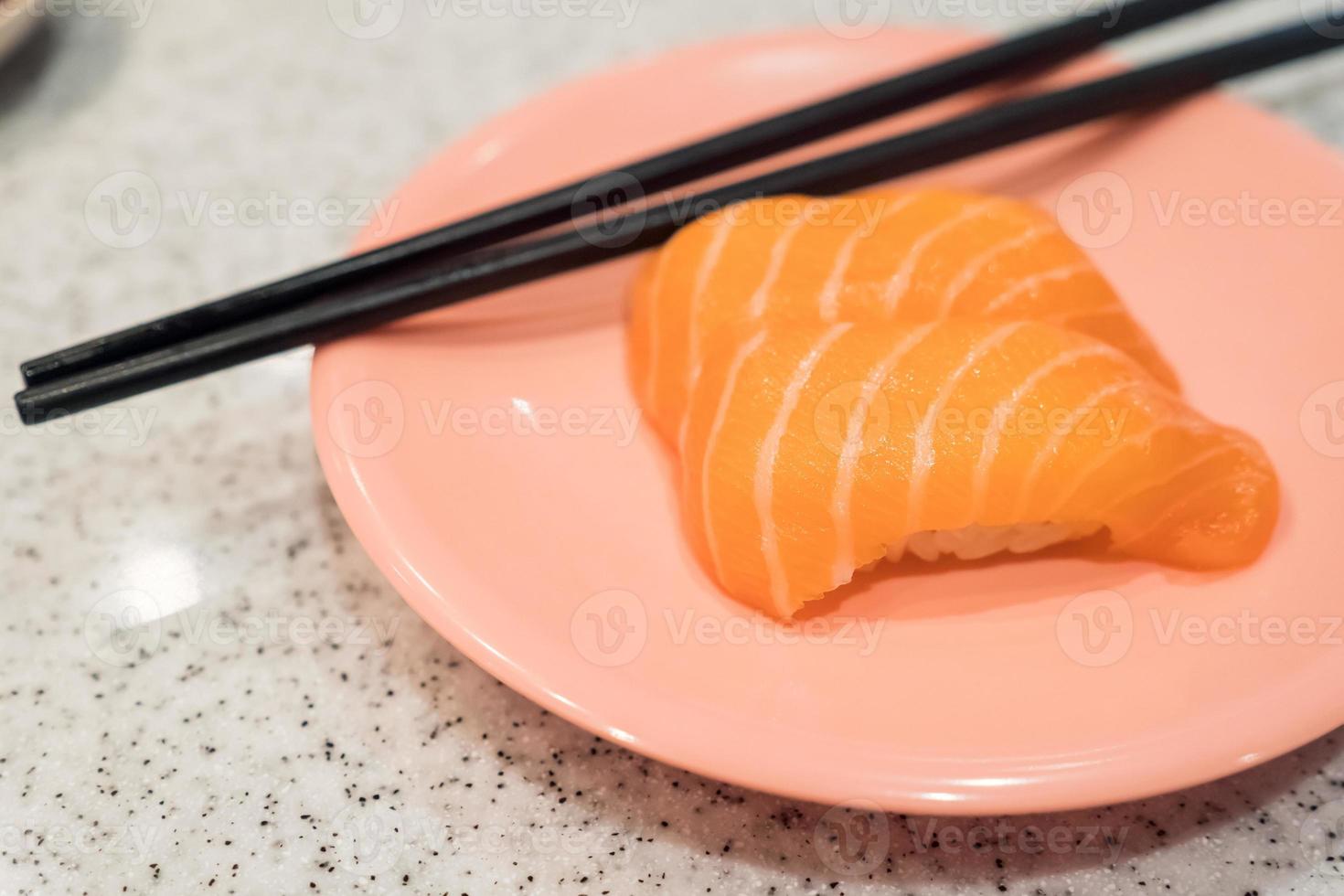 Zalm sushi rijst- met vers Zalm, Japans voedsel foto