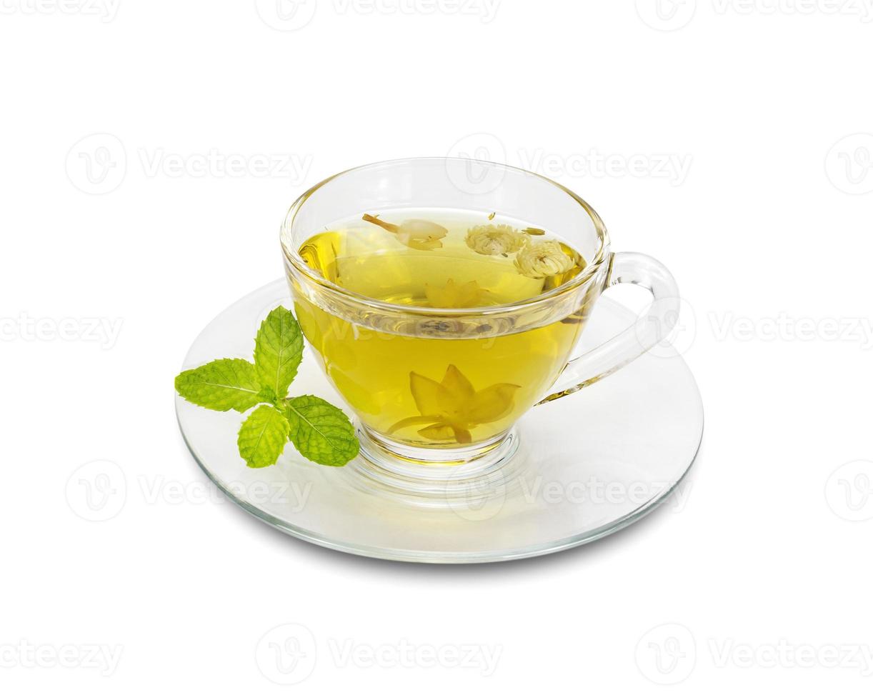 chrysant thee in een glas geïsoleerd Aan wit achtergrond, knipsel pad foto